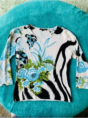 Pierri New York Blue, Black & White Floral zebra Scoop Neck Top